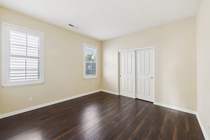 Arezzo Pointe Ln-0105-038.jpg