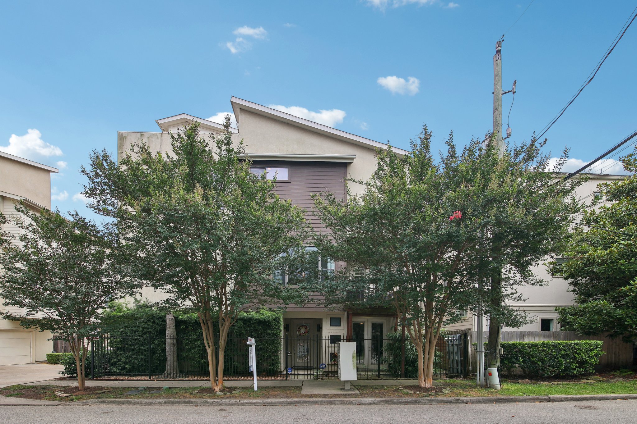 Dickson St-2205-001.jpg