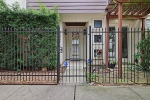 Dickson St-2205-005.jpg