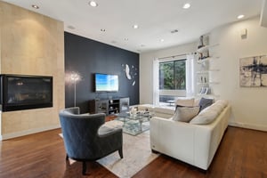Dickson St-2205-008.jpg