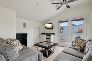 Dickson St-2205-011.jpg