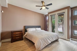 Dickson St-2205-020.jpg