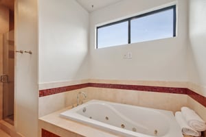 Dickson St-2205-029.jpg