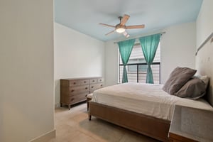Dickson St-2205-033.jpg