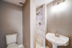 Fox Glen Rd NW-017