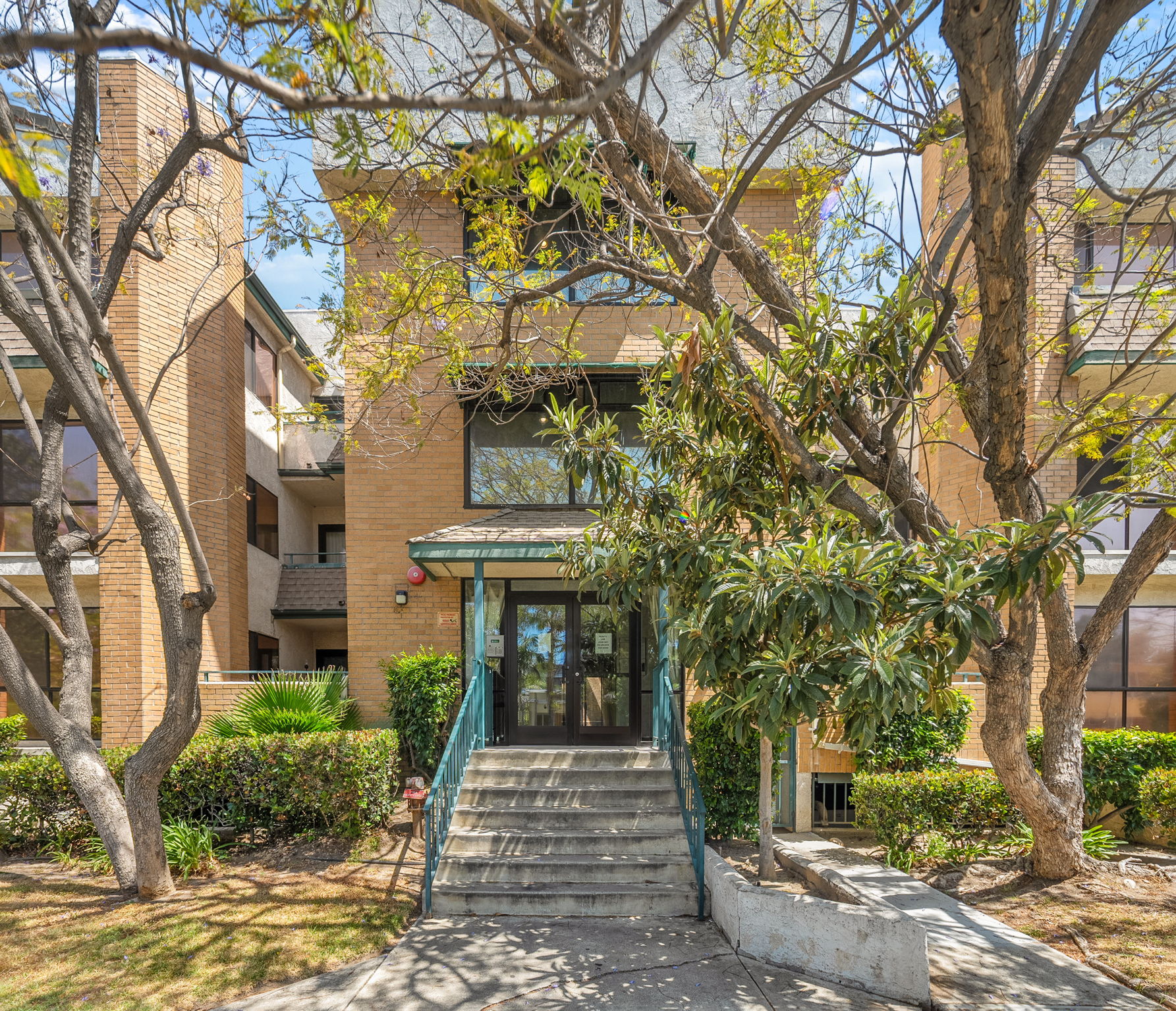 413 Hawthorne Street 102-10