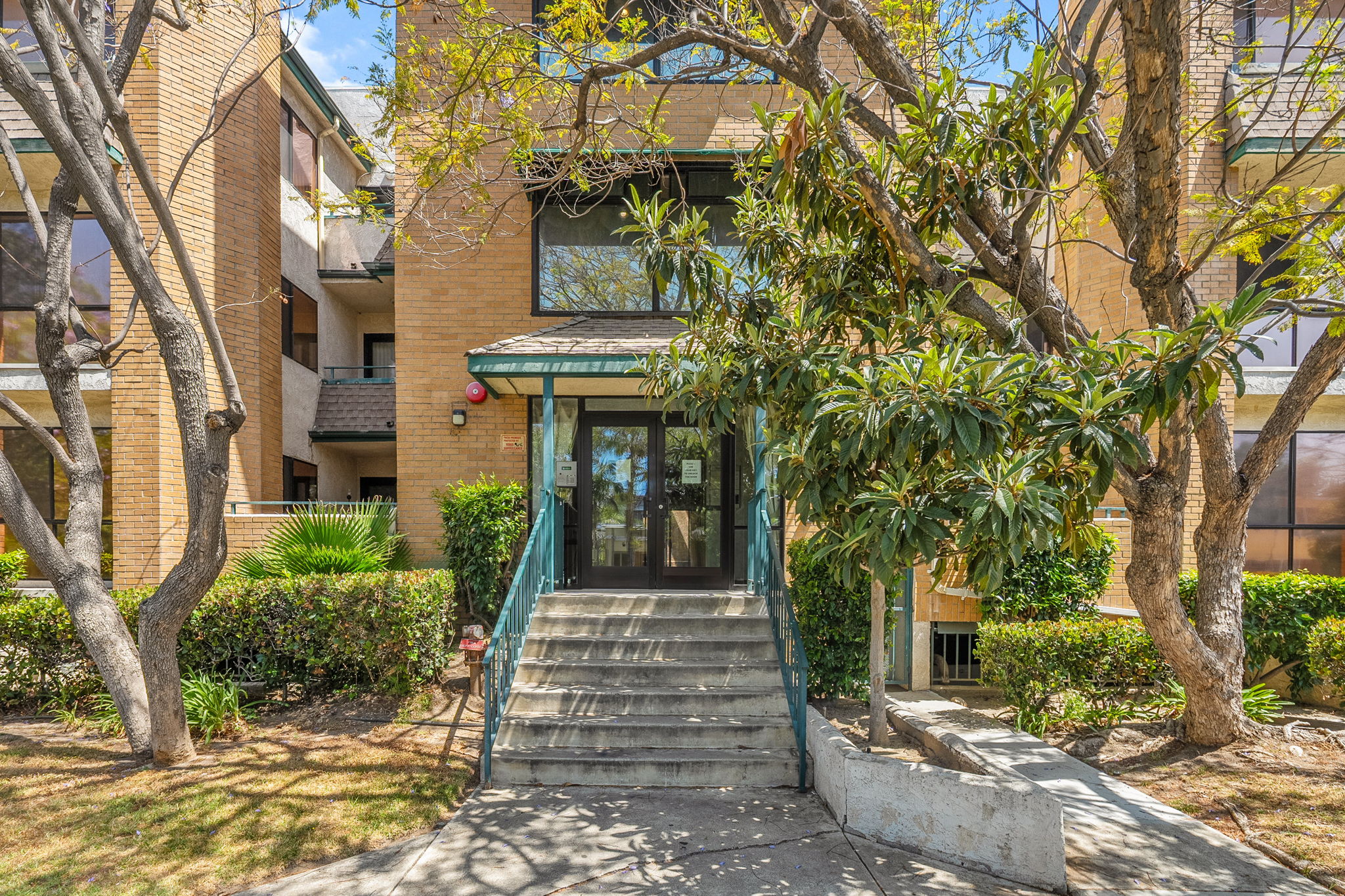413 Hawthorne Street 102-11