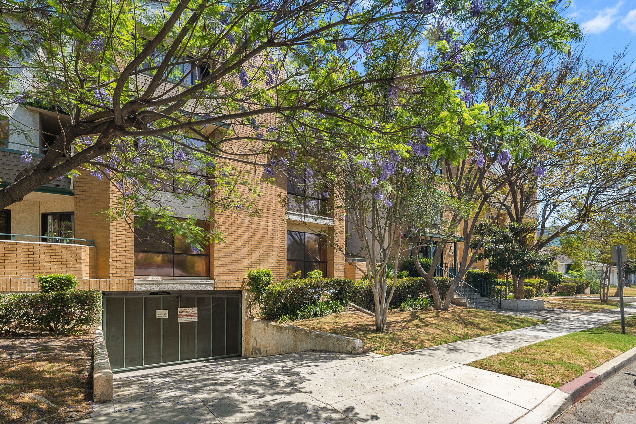 413 Hawthorne Street 102-12