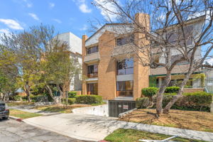 413 Hawthorne Street 102-9