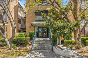 413 Hawthorne Street 102-11