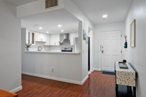 413 Hawthorne Street 102-14
