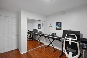 413 Hawthorne Street 102-37