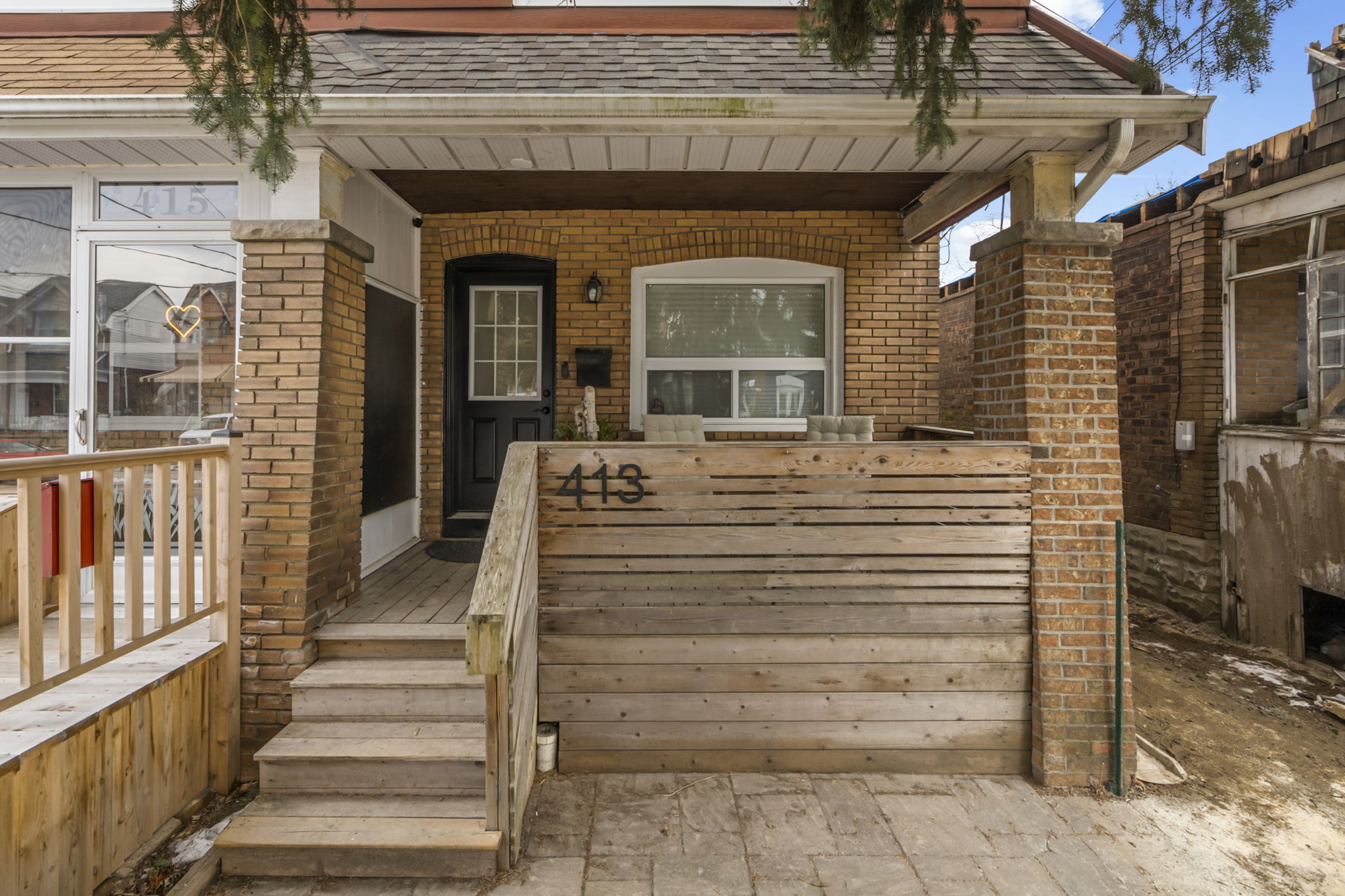 413 Main St Toronto, ON M4C 4Y1