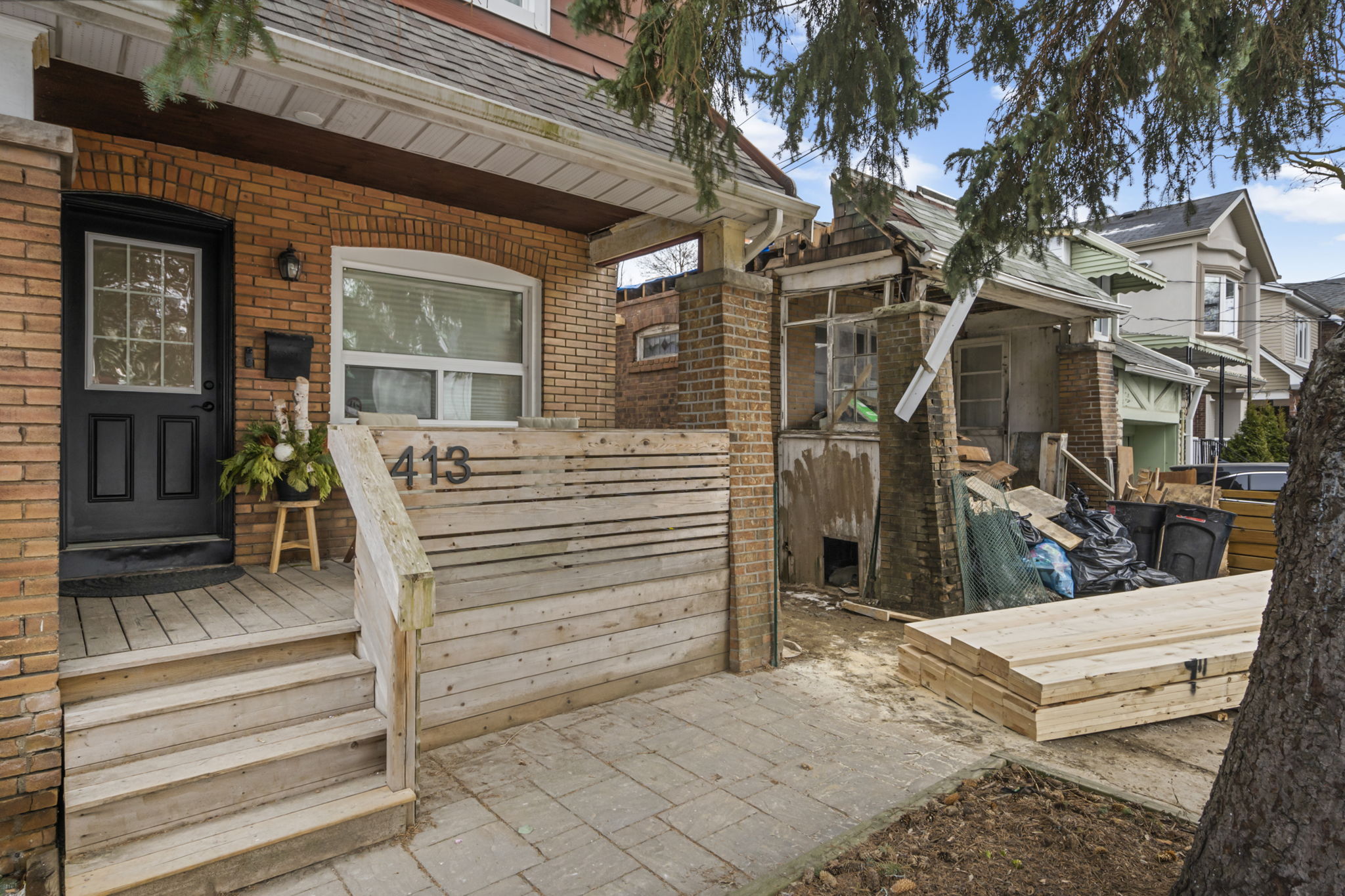 413 Main St Toronto, ON M4C 4Y1