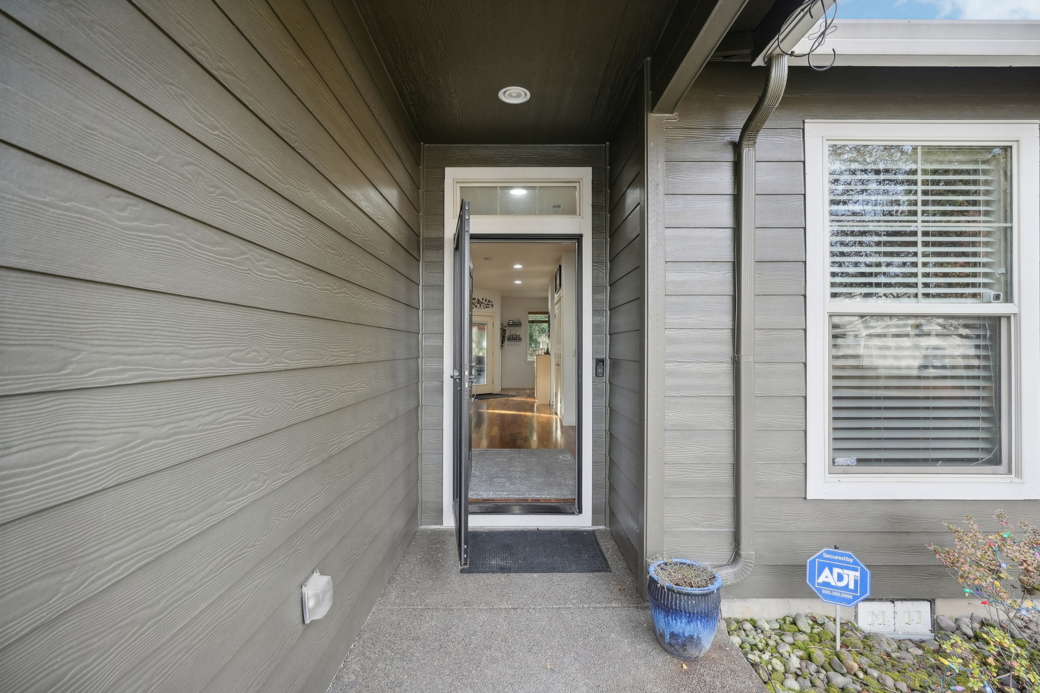 N 43rd Ct-068