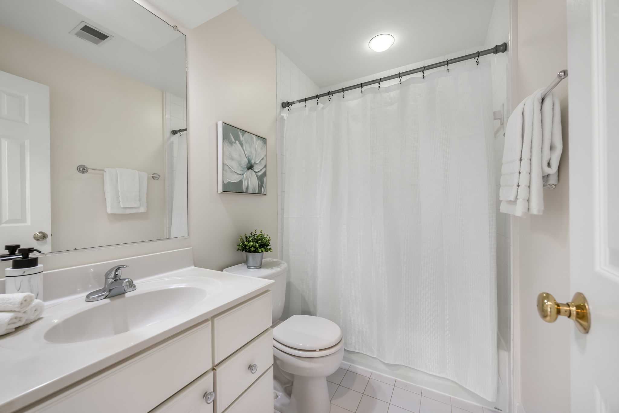 Full Bathroom on Upper Level