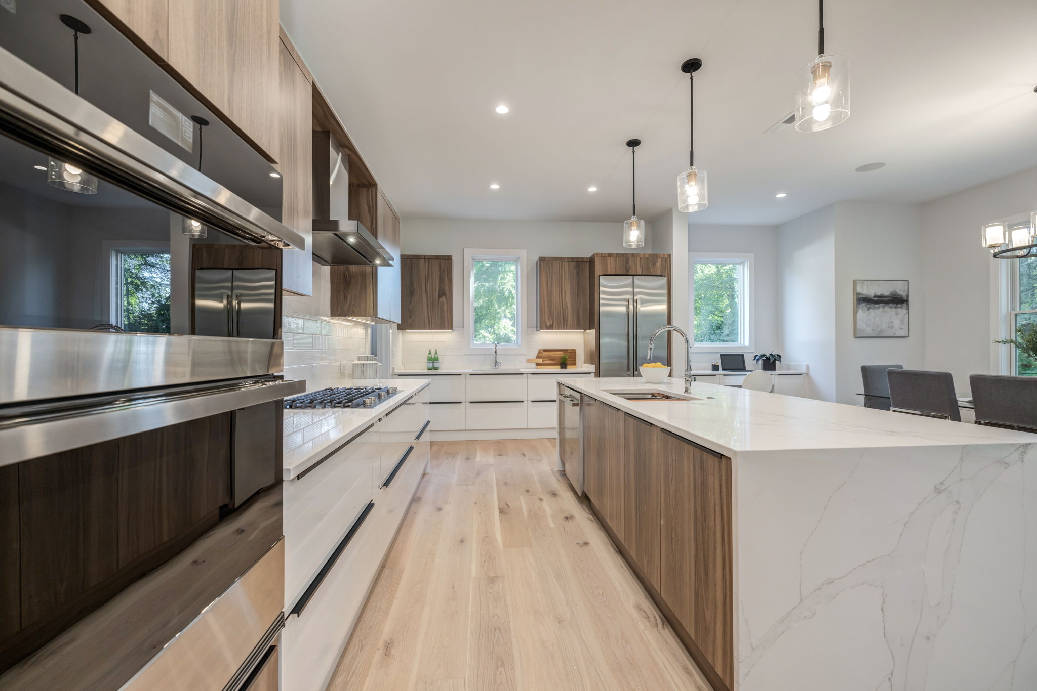 00050_15A9897_0124_899_0125_900_0126_413 Orleans Cir SW Vienna, VA 22180 Theresa Valencic