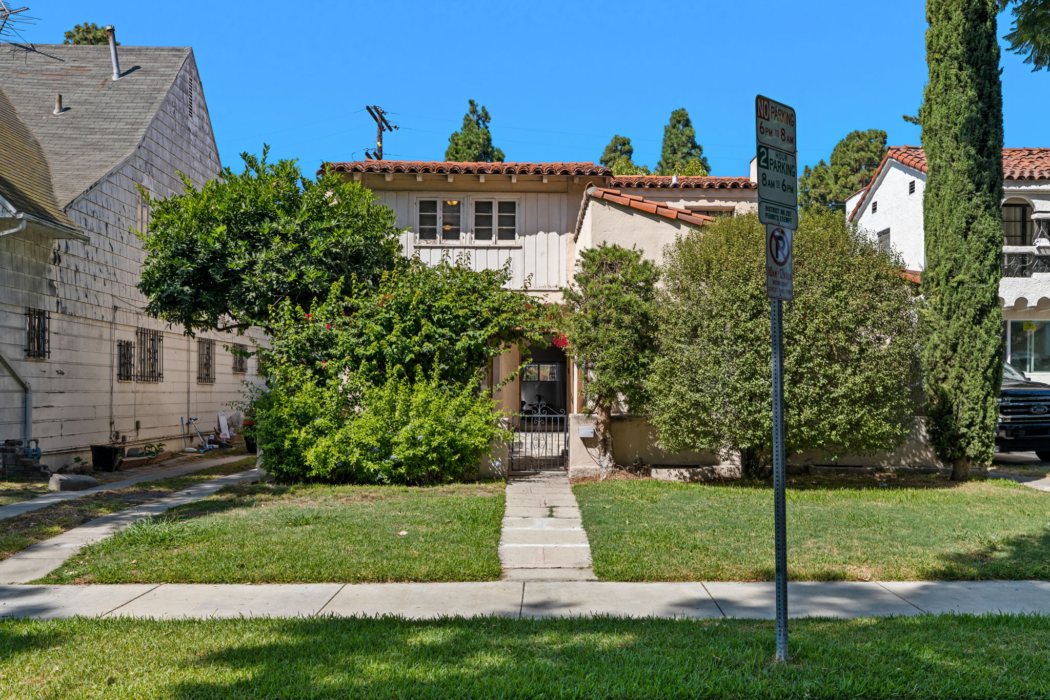 Inviting Front Quartyard and Side Driveway for Off-Street Parking