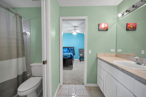 Jack n Jill Bathroom2b