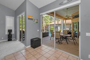 Kitchen Eat-in Area