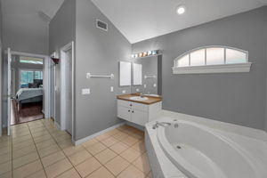 Master Bathroom1c