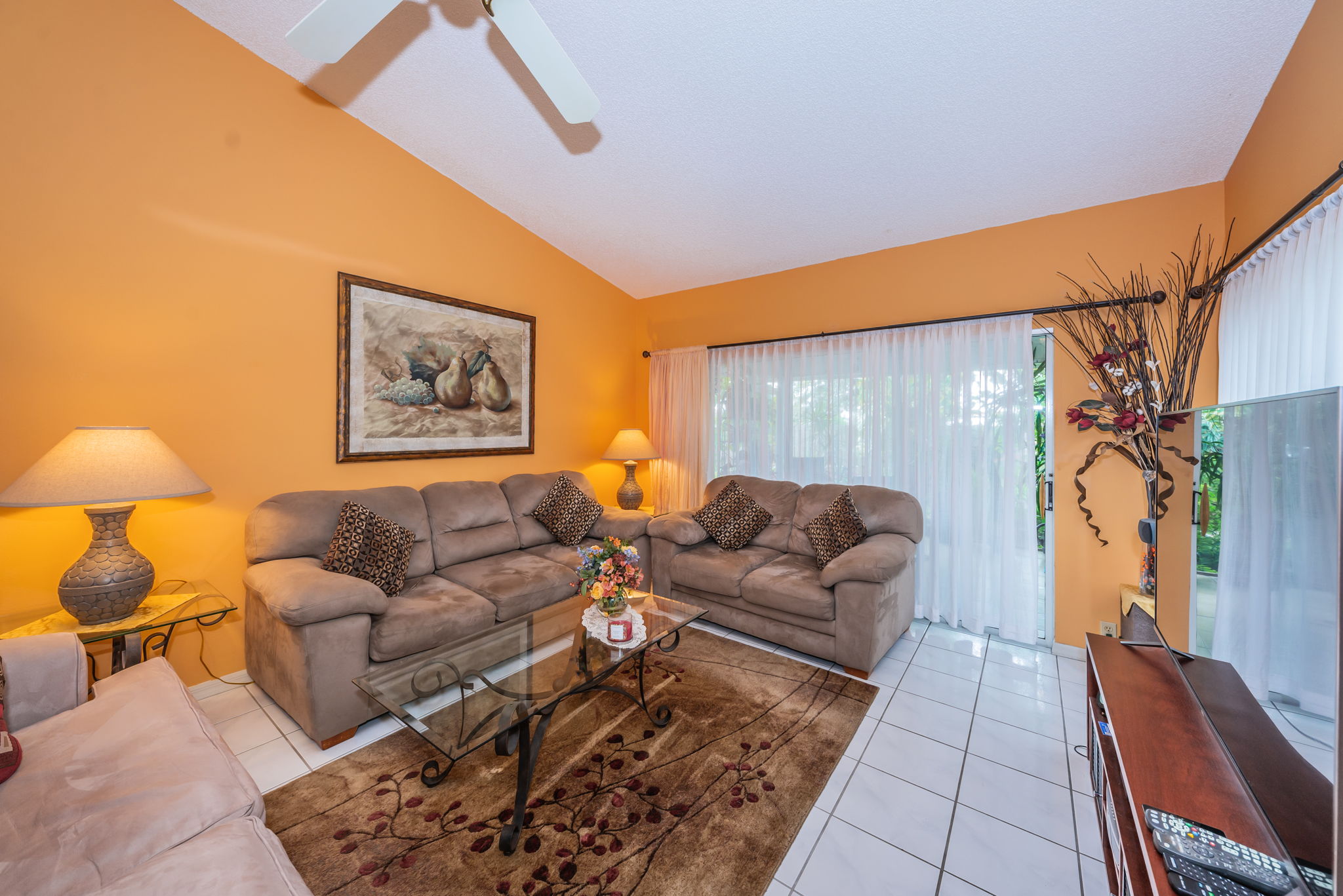 Living Room1-2