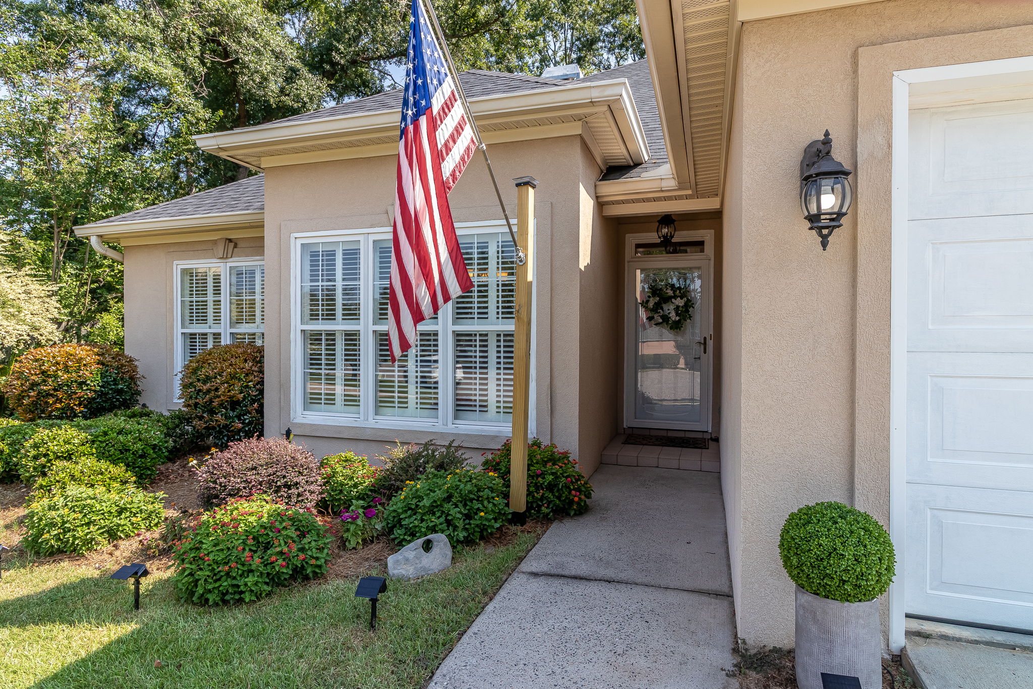 Front Porch/Entrance