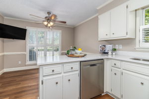 Kitchen/Breakfast Area