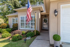 Front Porch/Entrance