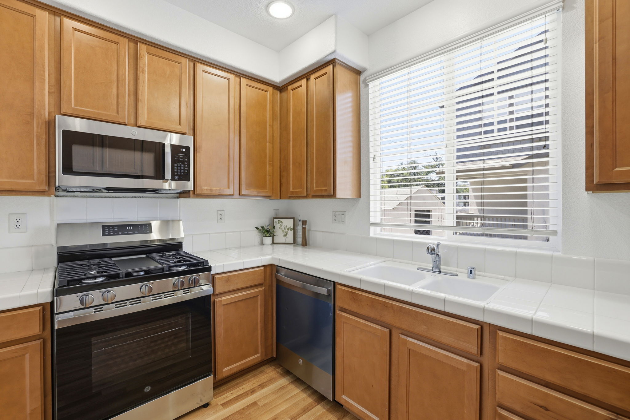 011_F8_414 17th St