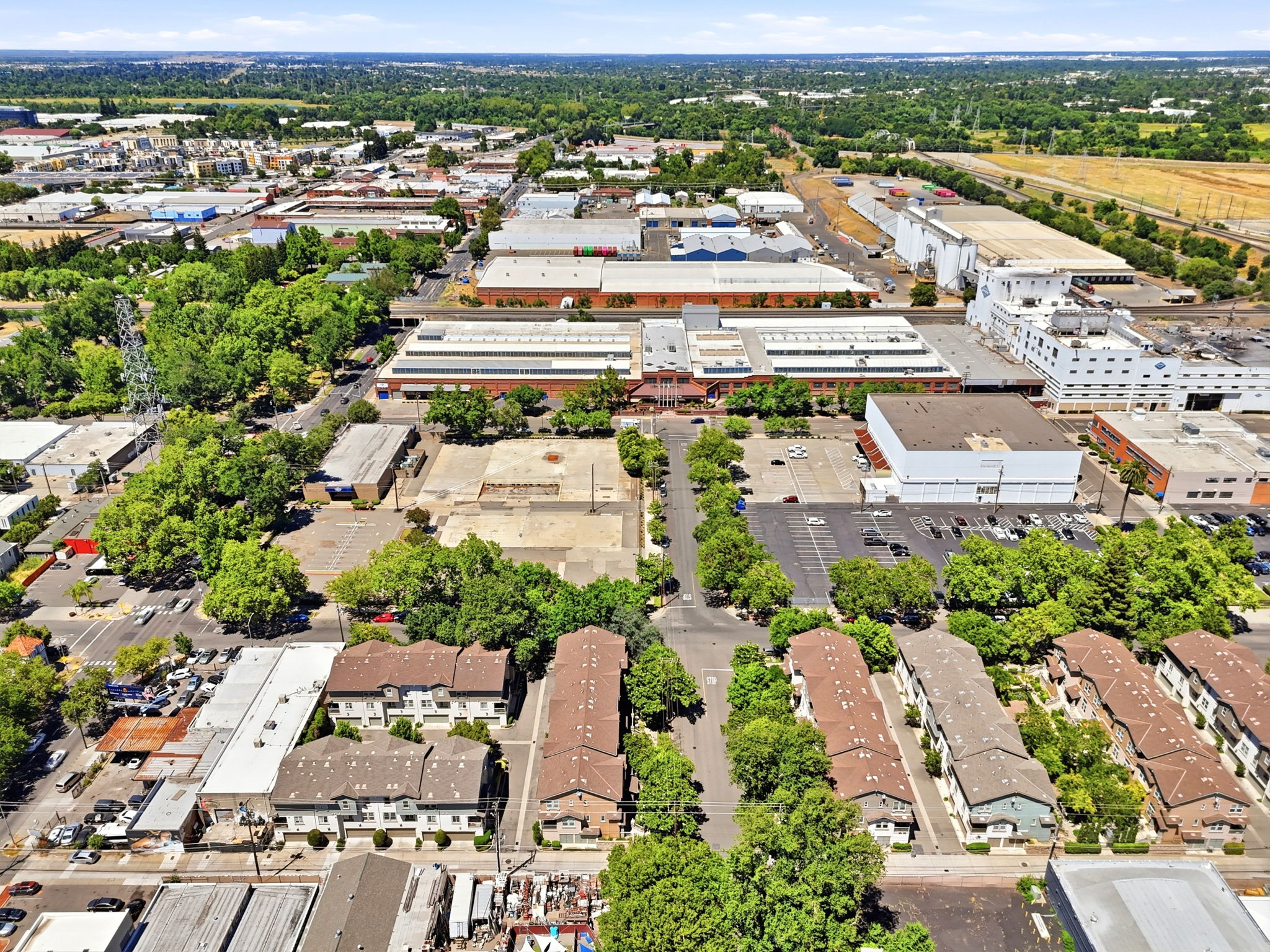 005_F8_AERIAL_414 17th St