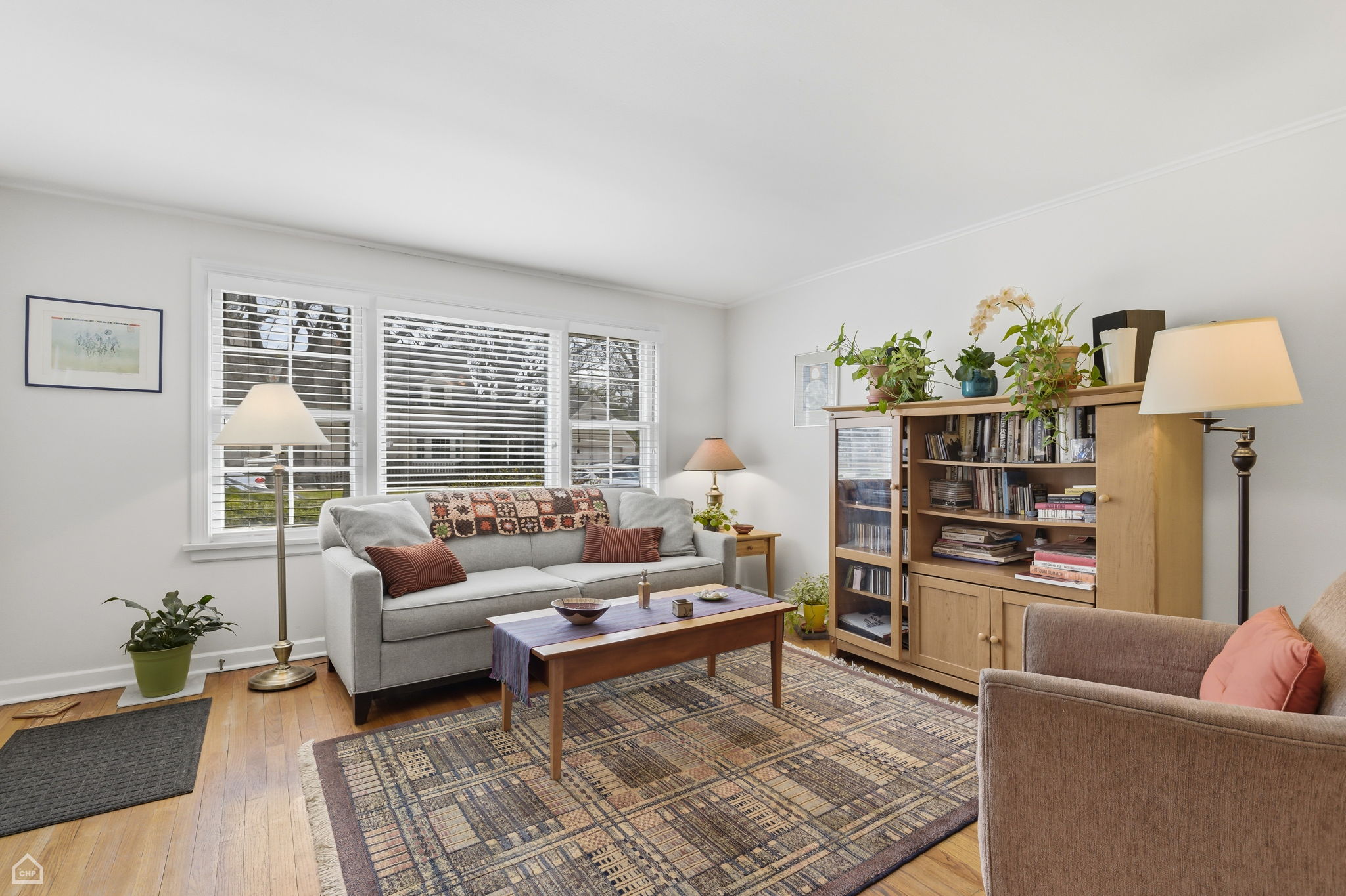 Bright and sunny, living/dining room