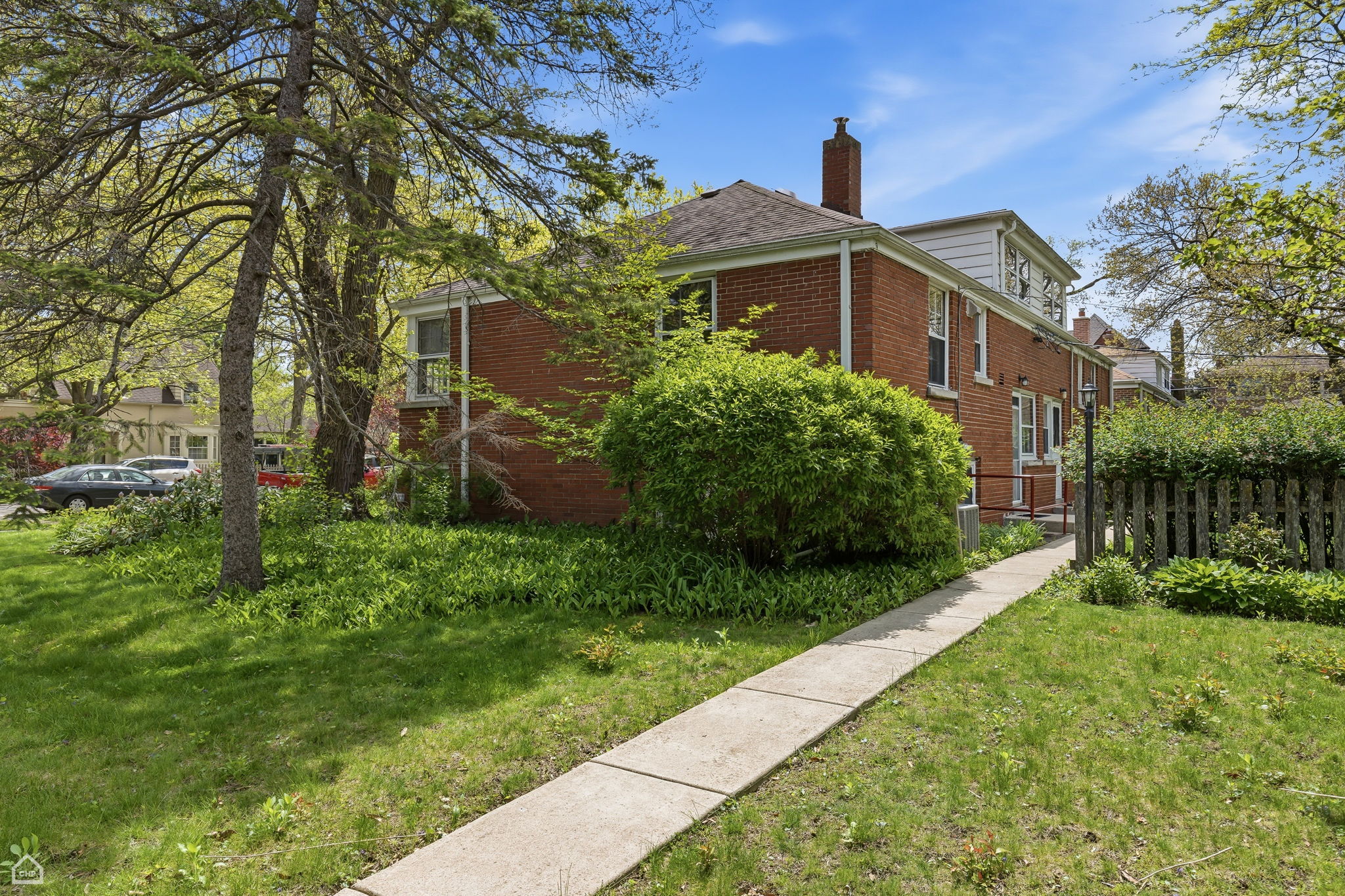 Located in sought-after Oakton historic district