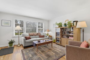 Bright and sunny, living/dining room