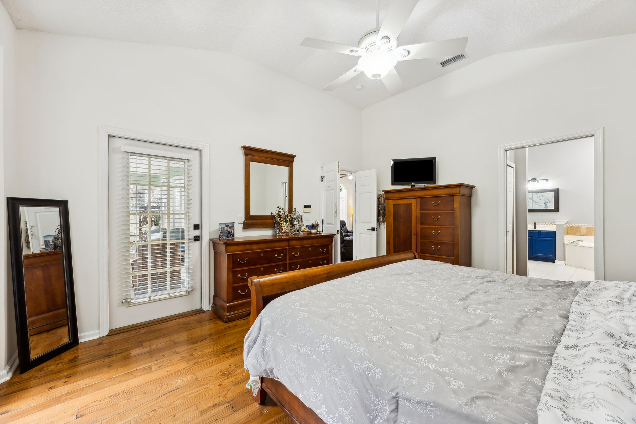 Access to the lanai from the primary bedroom.