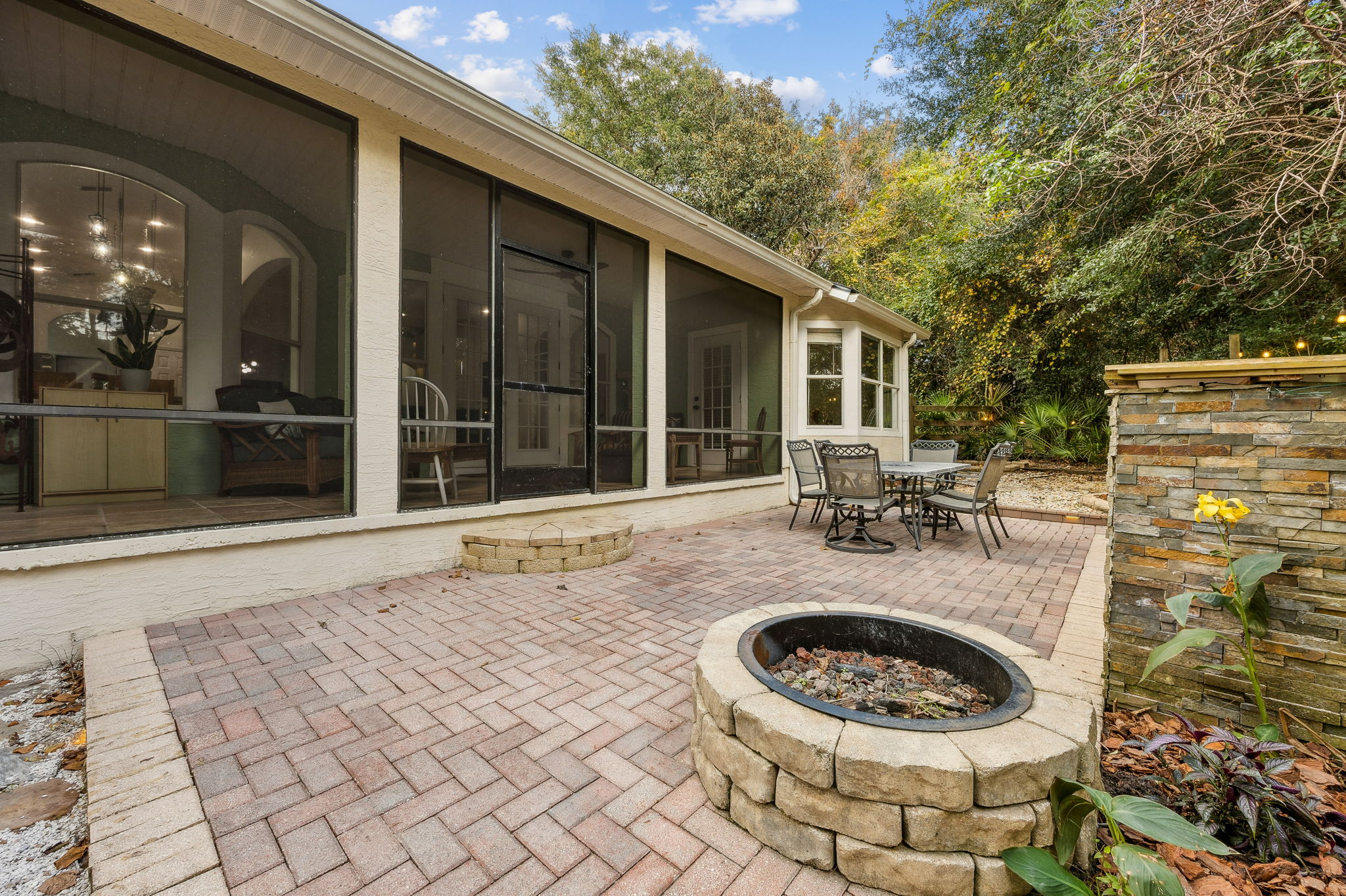 extends the living space,