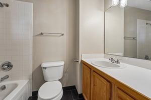S Hawthorn St-S2904-028.jpg