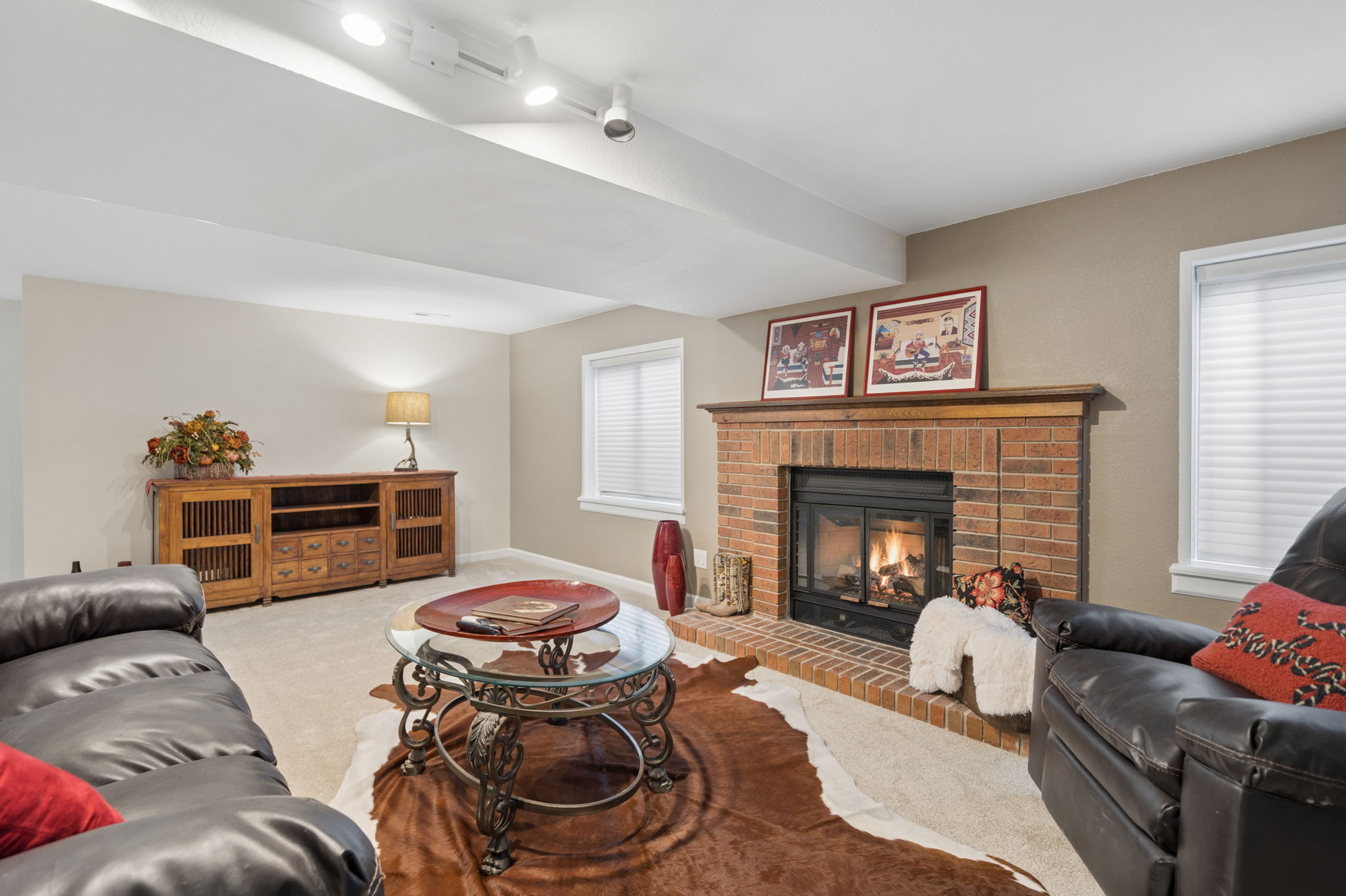 Spacious family room w/ fireplace