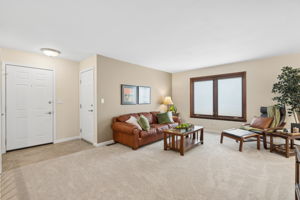 Living Room w/brand new carpeting