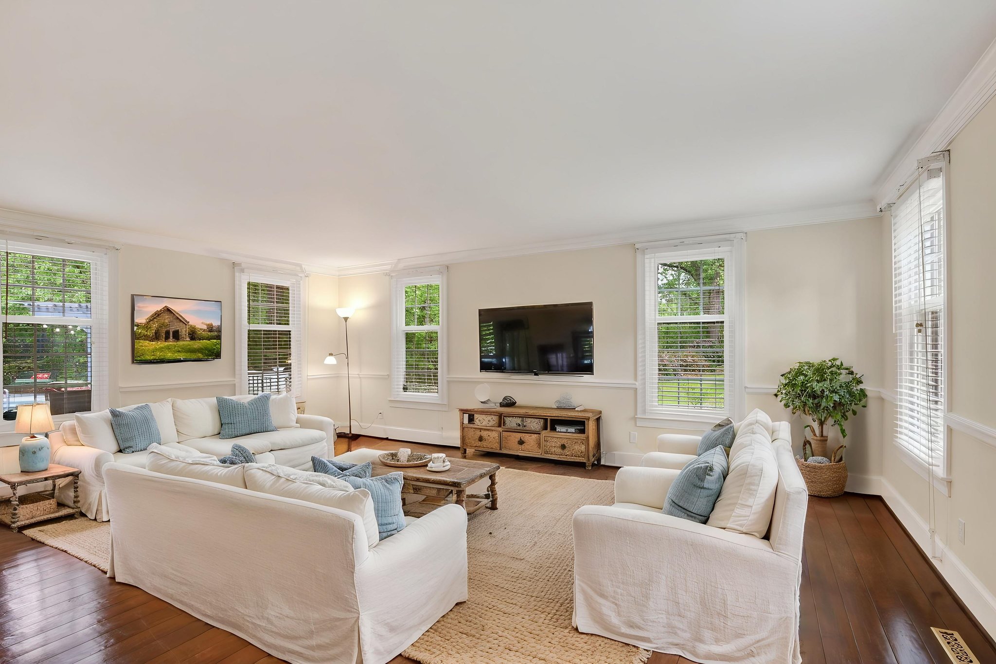 4141 Belvedere 112 virtually staged.jpeg