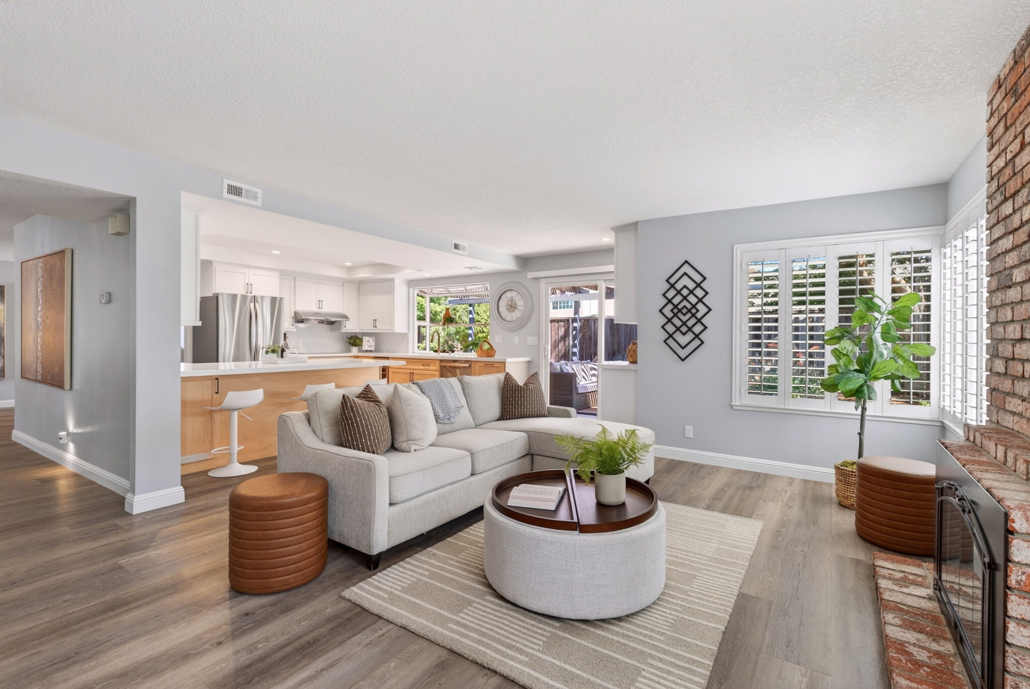 Family Room - Kitchen
