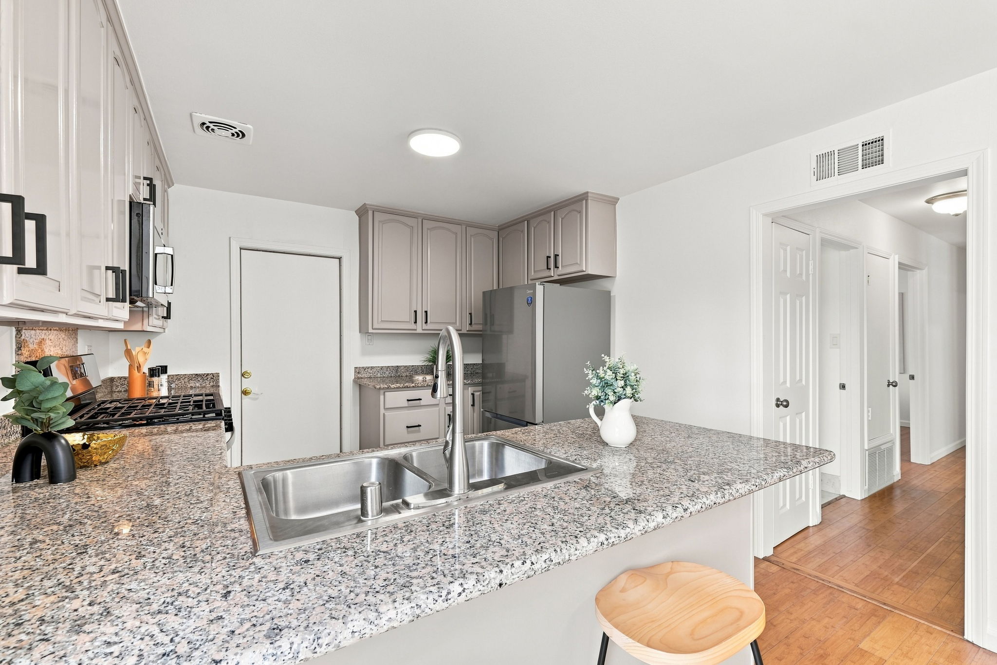 011_F8_41418 Erma Ave