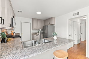 011_F8_41418 Erma Ave