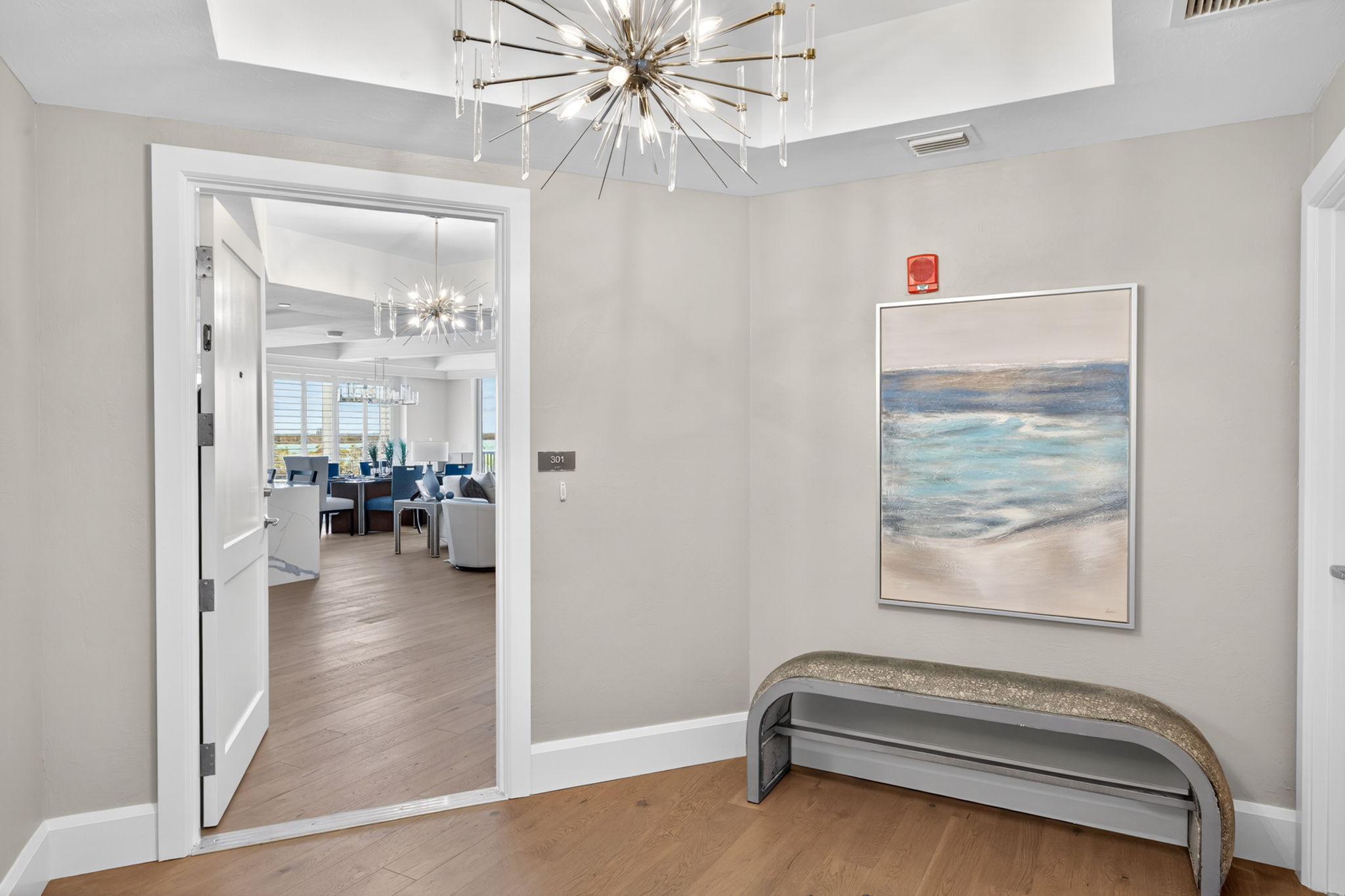 Foyer 2 of 2