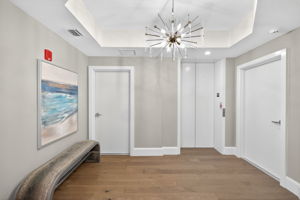 Foyer 1 of 2