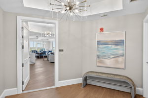 Foyer 2 of 2