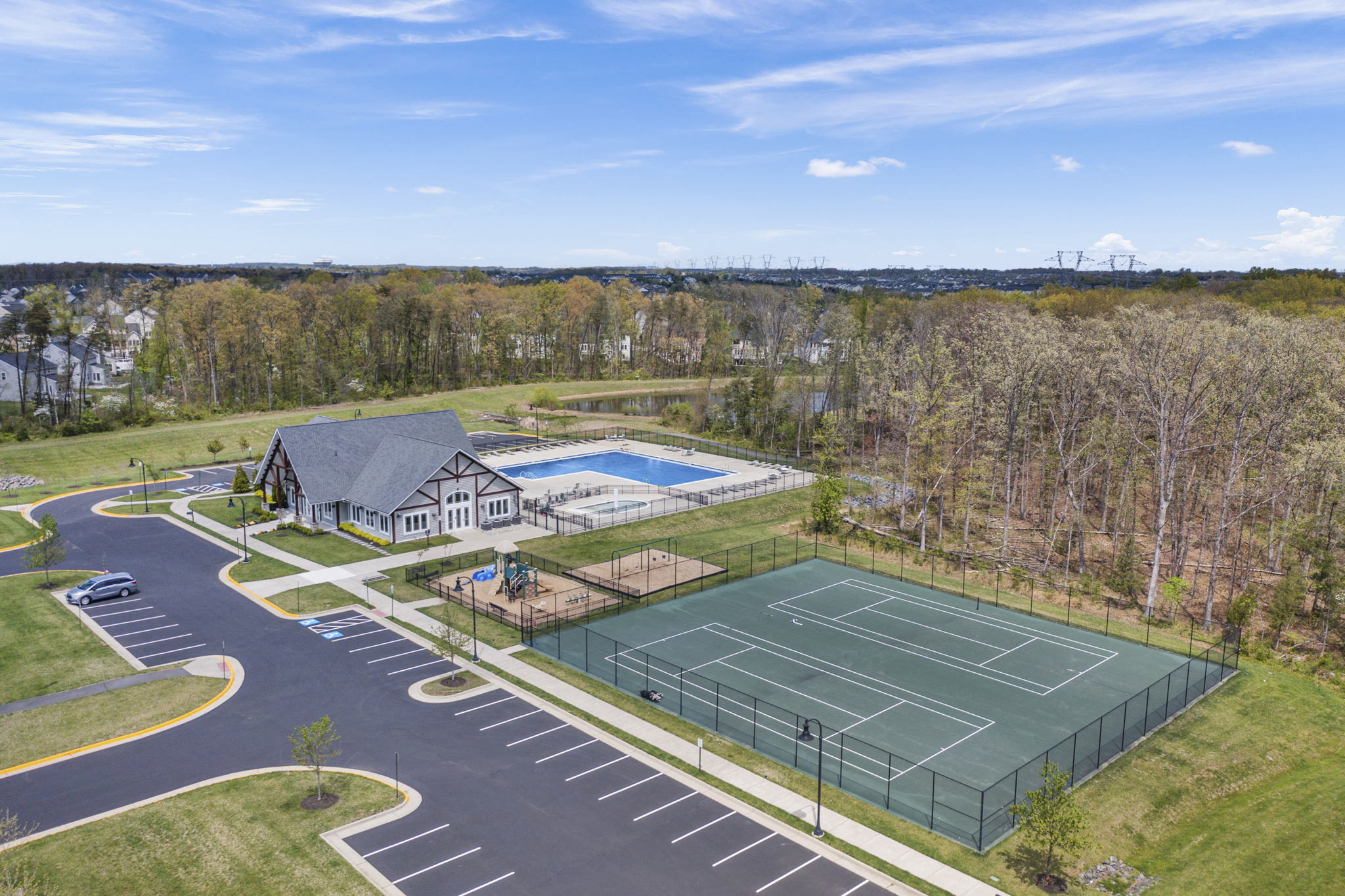 Loudoun Crossing Pool and Tennis Courts