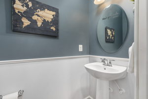 Powder Room | Main Level