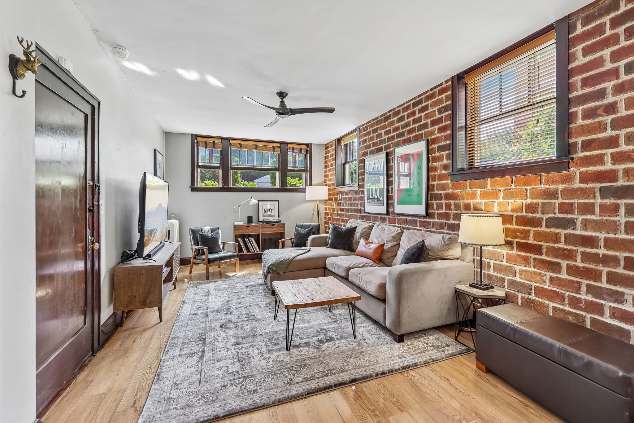 Bryant Ave S 5-2405-901