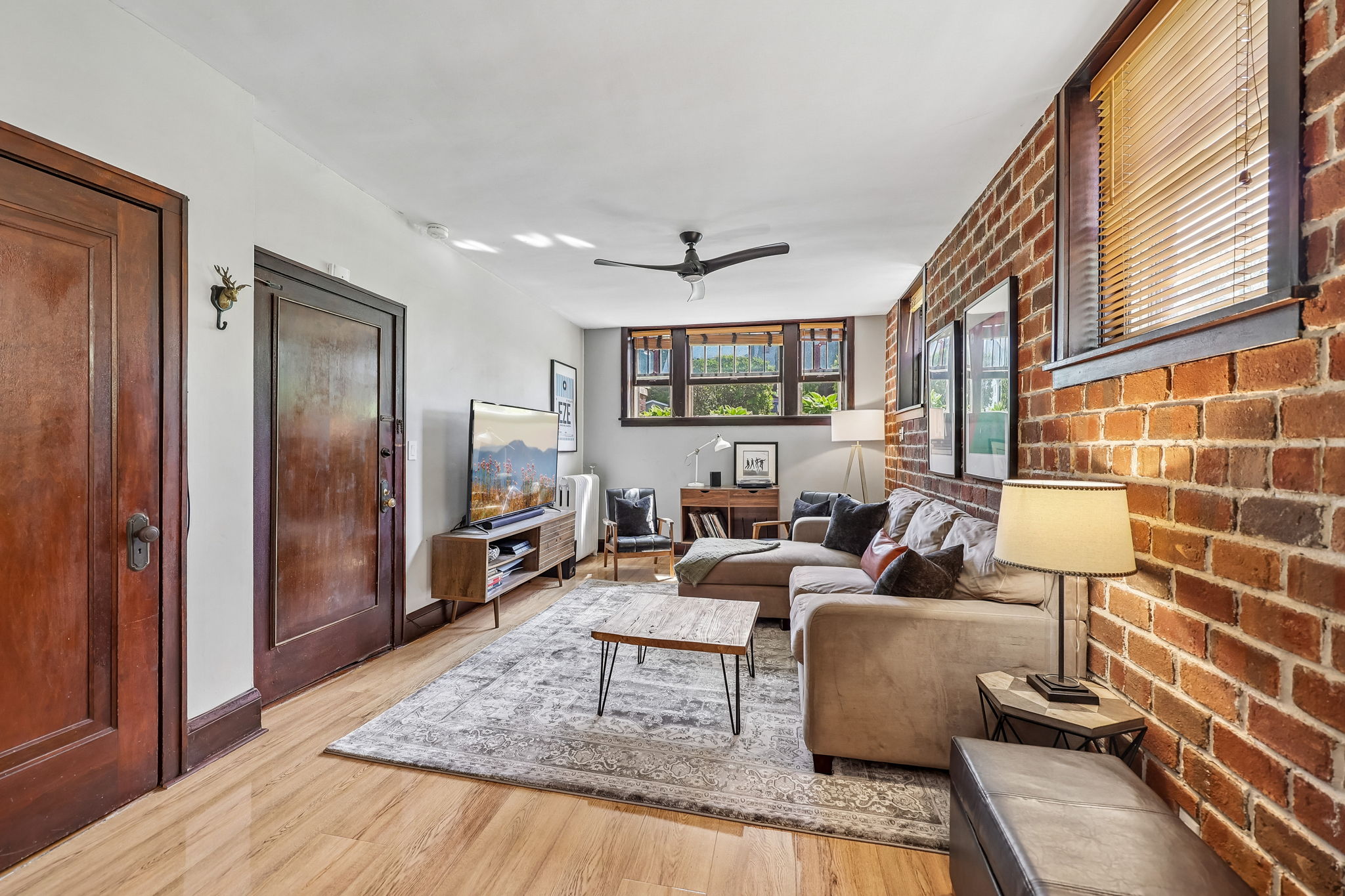 Bryant Ave S 5-2405-902